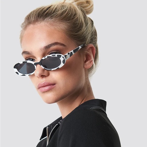 Le Specs Accessories - NWT Le Specs Outta Love in Black/White